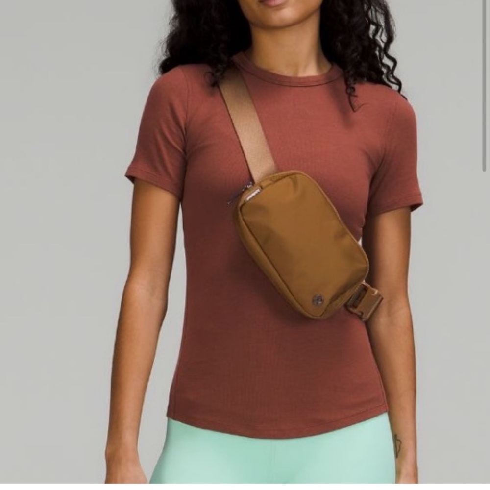 Lululemon everywhere belt bag